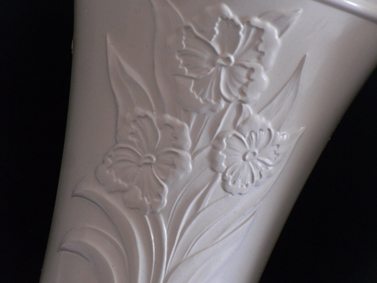 2 Painted Vintage 1985 Homco Wall Pockets Sconces 6085 Iris Floral Flower 1 Pair