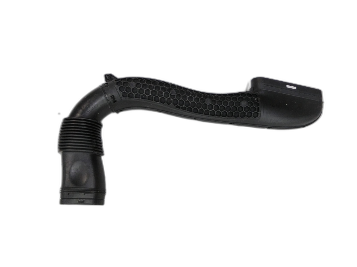 Mercedes W213 E200 16-20 2,0 135KW Ansaugrohr Ladeluftschlauch Luftschlauch Pos.2 - Bild 1