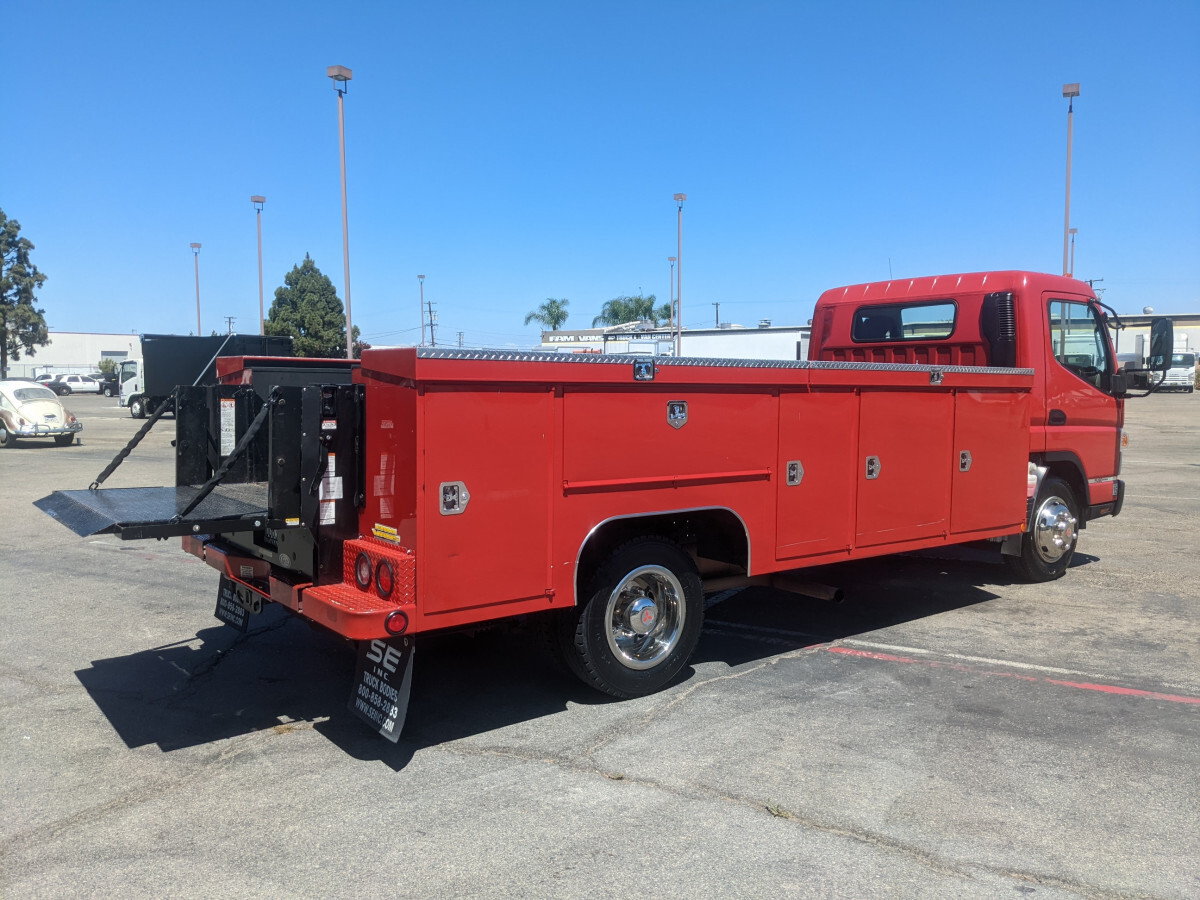 Owner 2020 Mitsubishi Fuso FE160 Utility Truck with Liftgate 53072 Miles 6.0L V8