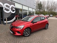 2023 23  Renault Clio 1.6 E-TECH full hybrid 145 Evolution 5dr Auto in Red