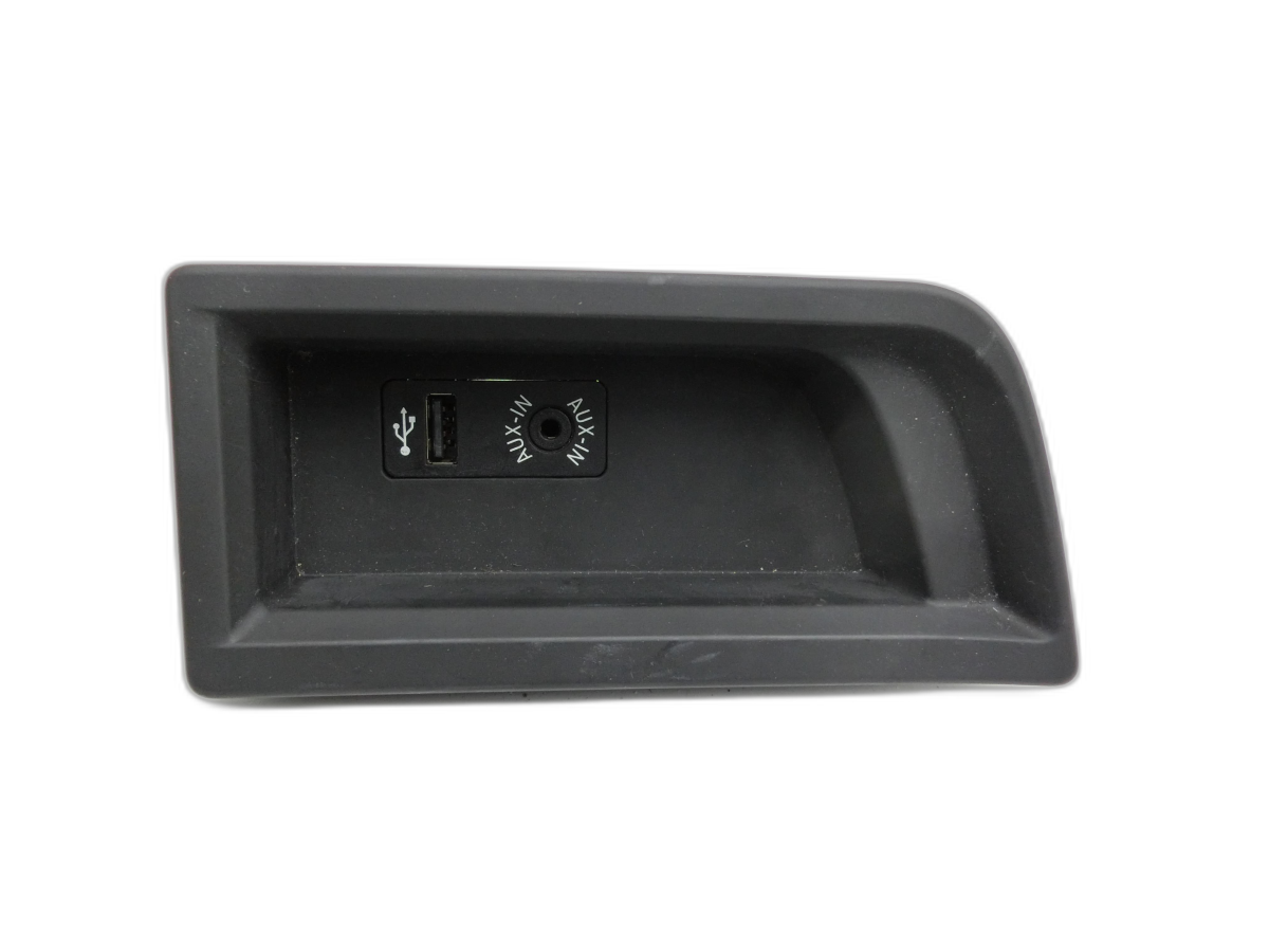 BMW 1er 114i F20 11-15 USB AUX Buchse Anschluss  - Bild 1