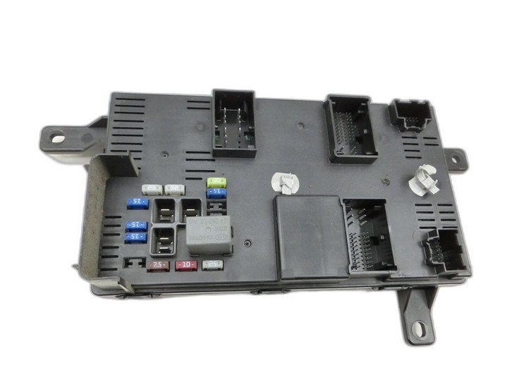 KIA Carnival 3 III VQ 05-10 2,9 136KW Sicherungskasten Zentralelektrik  - Bild 1