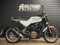 HUSQVARNA VITPILEN 401 BRAND NEW WITH HIGH BAR KIT BIG SAVING ON RRP