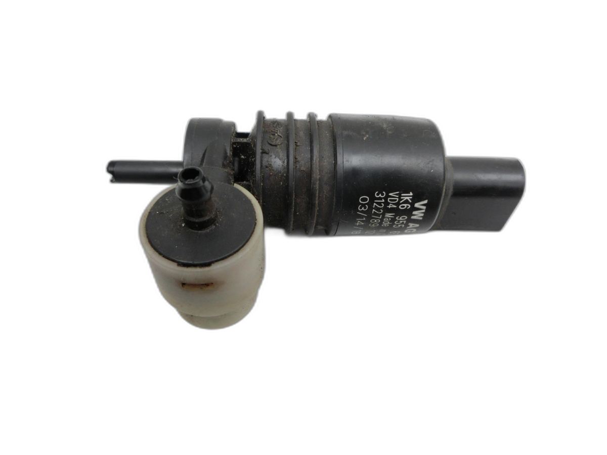 VW Passat 3C B7 10-15 Waschwasserpumpe Wischwasserpumpe Waschpumpe Vorne  - Bild 1