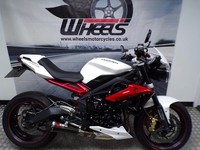 2016 TRIUMPH STREET TRIPLE 675 R WITH A SCORPION END CAN