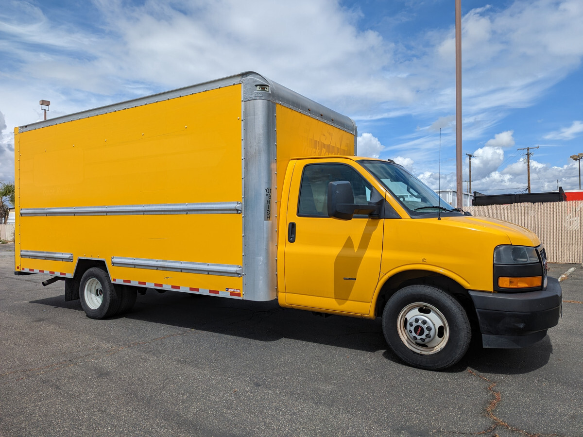 2019 GMC Savana 3500 16FT Box Truck with Loading Ramp 112383 Miles 6.0L V8