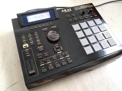 カスタム！美品！メンテ済み! AKAI MPC 2000XL CF搭載 美品 メンテ済み AKAI MPC 2000XL CF搭載 スイッチ類全交換