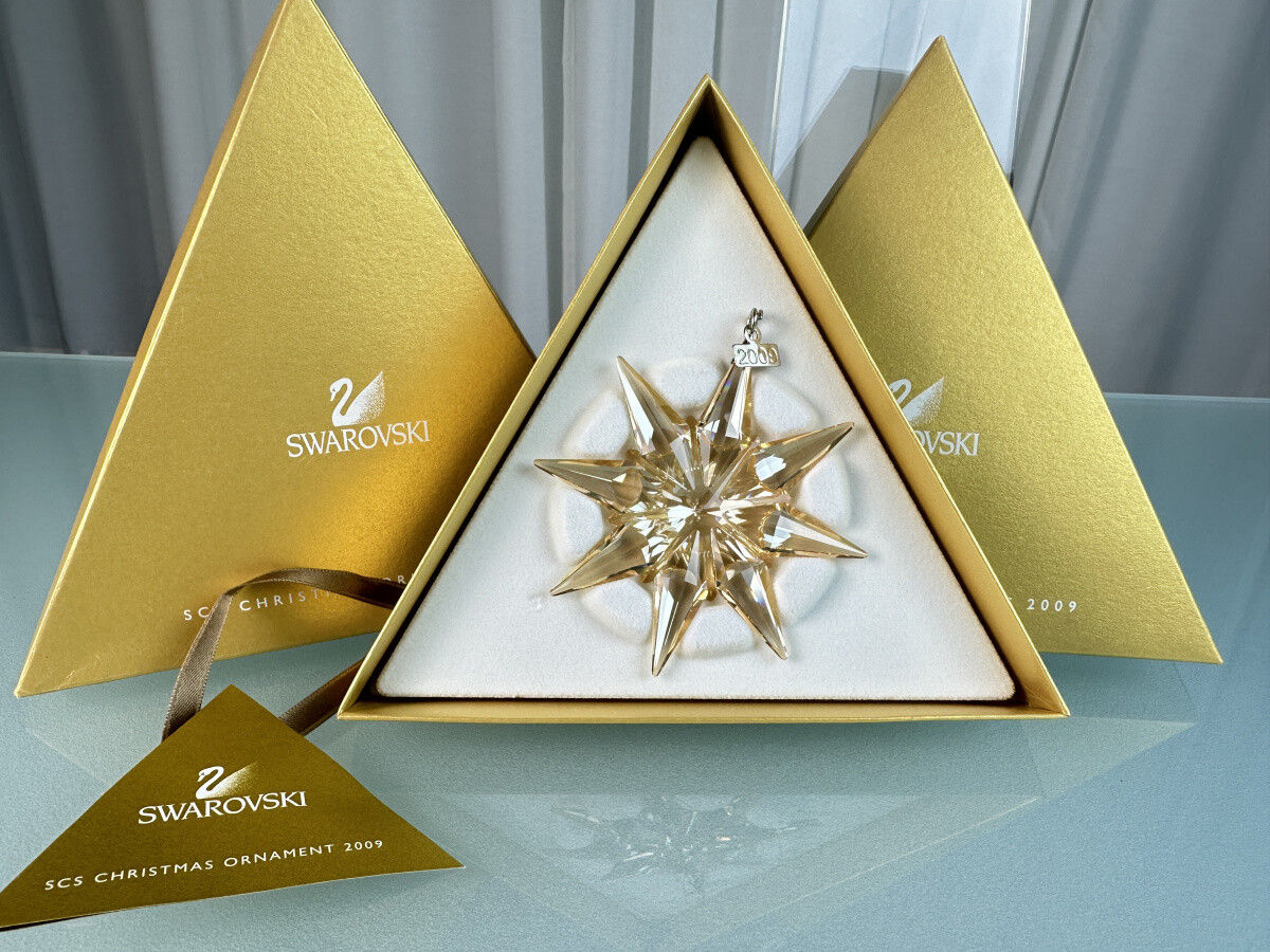 Swarovski Poinsettia 2009 in Gold 1026761 Excellent Condition with