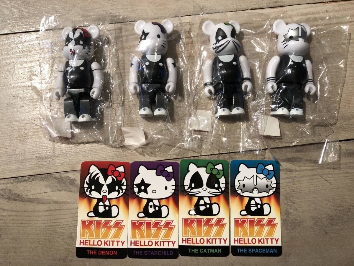 BE@RBRICK 100% Hello Kitty KISS set of 4 from Series 25
