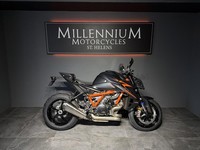 KTM 1390 SUPER DUKE R PERFORMANCE NAKED V TWIN MOTORCYCLE