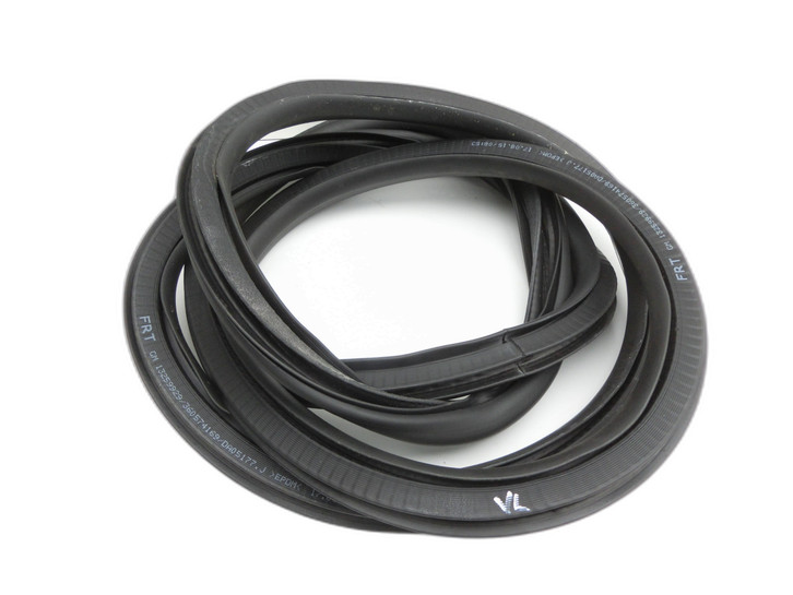Opel Astra J 12-18 Kombi Dichtung für Rahmen Tür Links Vorne  - Bild 1