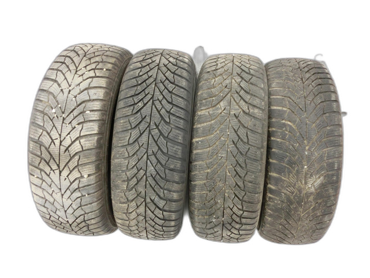SSangyong Korando CK 10-13 4x Reifen Winterreifen Kumho 215/65R16 98H 7.3-8.3mm  - Bild 1