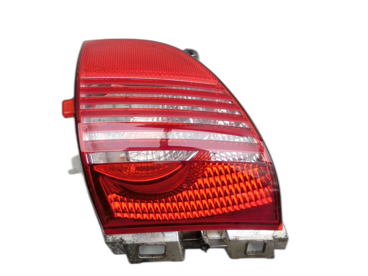 Peugeot 2008 I 16-19  Rückleuchte Heckleuchte Hinten Rechts  - Bild 1