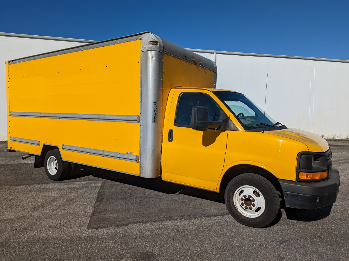 2013 GMC Savana 3500 16FT Box Truck with Loading Ramp 328624 Miles 6.0L V8