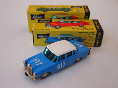Schuco Mercedes 220S マイクロレーサー SCHUCO MERCEDES BENZ 220S MICRO RACER 1038 CAR WIND UP TOY