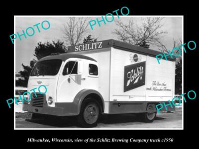 OLD 8x6 HISTORIC PHOTO OF MILWAUKEE WISCONSIN THE SCHLITZ BREWERY TRUCK c1950