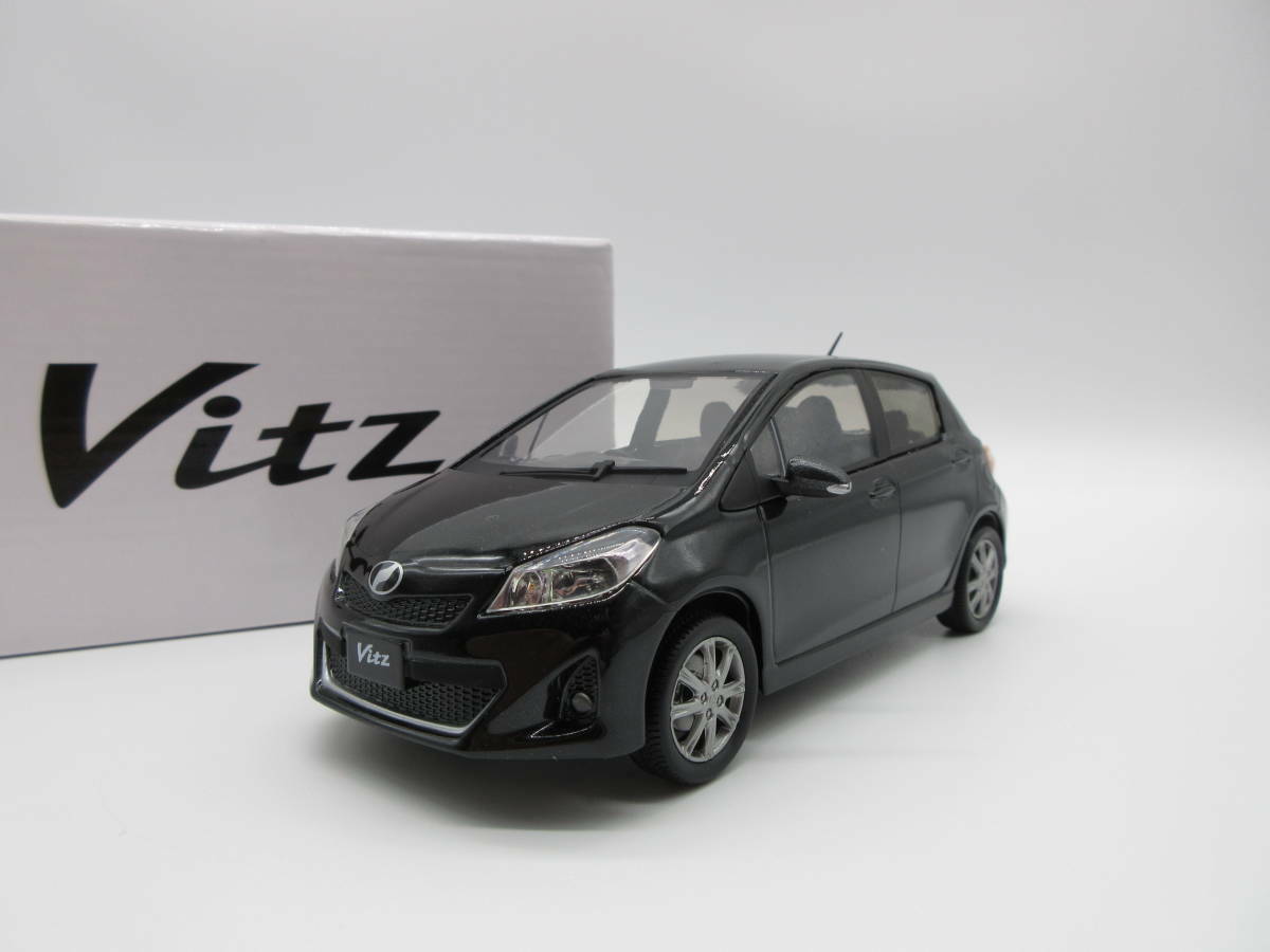 TOYOTA Vitz 1/24 ミニカー 13台 1:24 Toyota 1st Vitz RS Yaris RS color sample minicar super