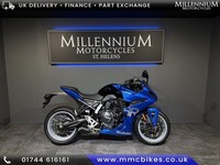 SUZUKI GSX-8R SPORTS BIKE