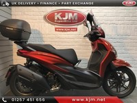 PIAGGIO BEVERLEY 400 S, 2023/23, 1400 MILES IN ORANGE