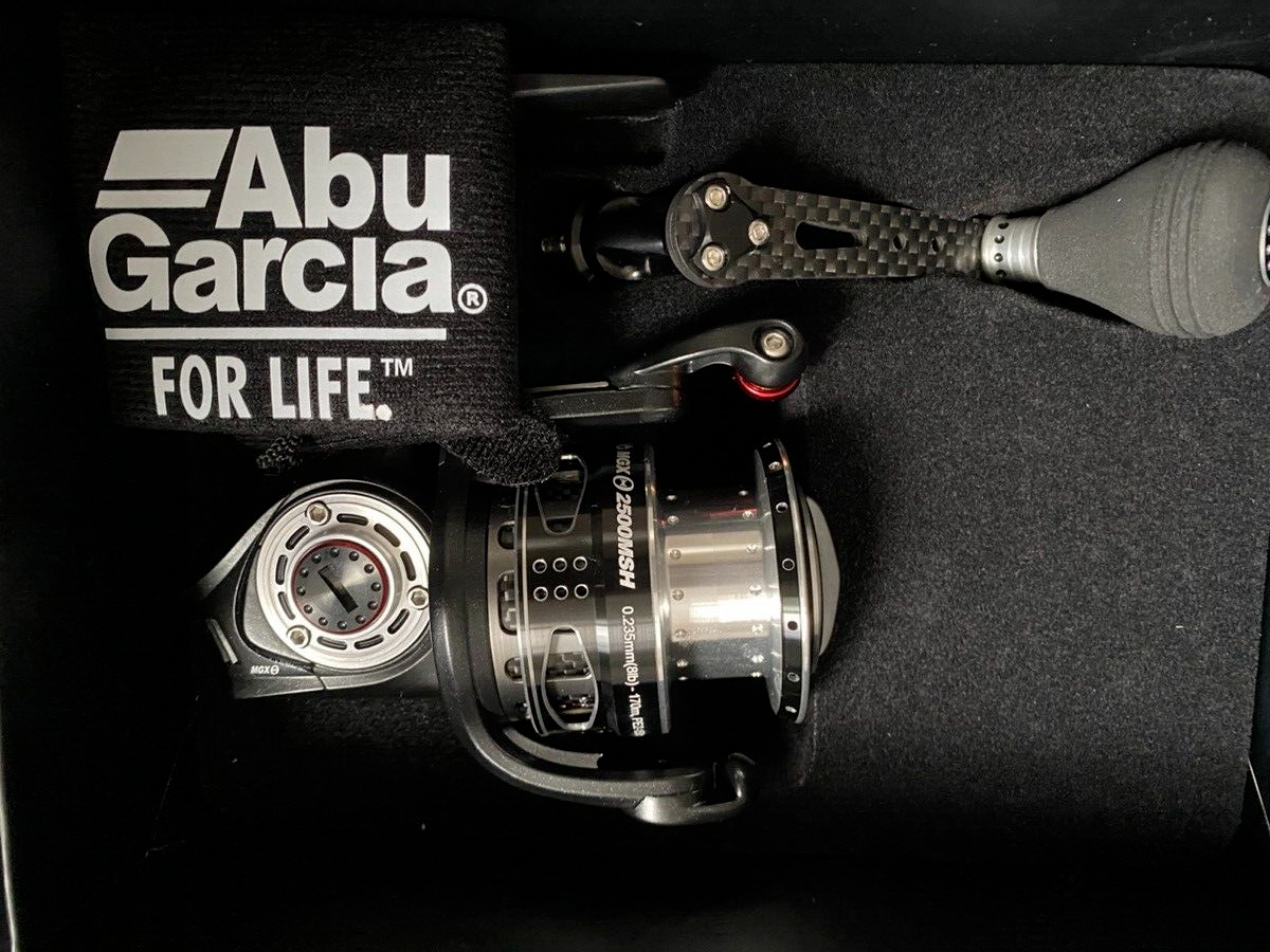 リール AbuGarcia REVO MGX THETA 2500SH 6.2:1 Abu Garcia Spinning Reel REVO MGX THETA 2500MSH 6.2:1