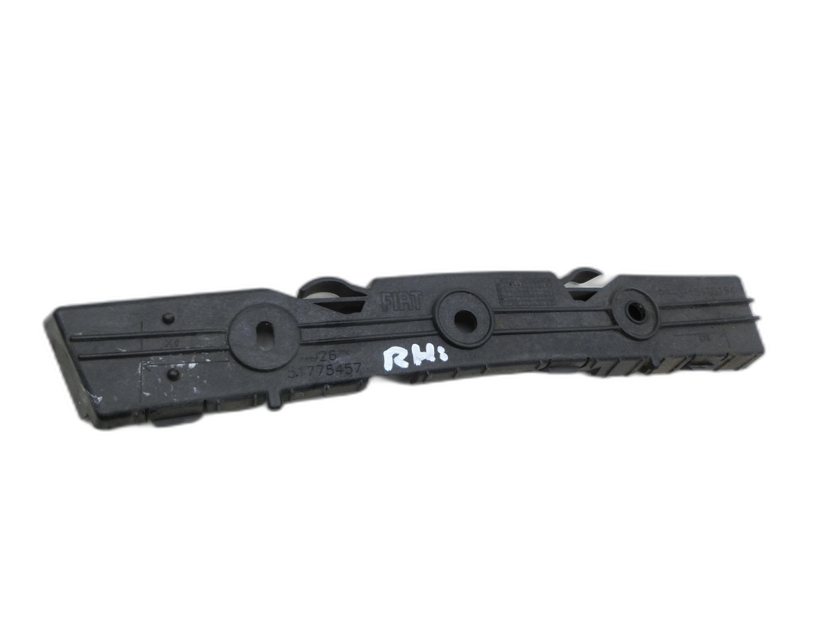 Fiat Bravo II 198 07-14 5T Halter Träger Aufnahme Führung für Stoßstange Rechts Hinten  - Bild 1