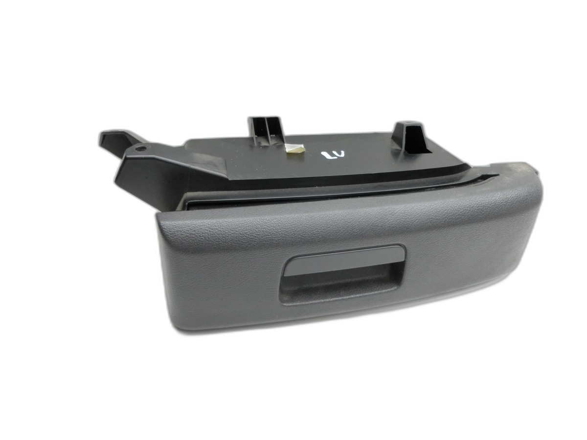 VW Golf 1K Variant 07-09 1,4 90KW Ablagefach Unterbaufach Fach Sitz Links Vorne - Bild 1