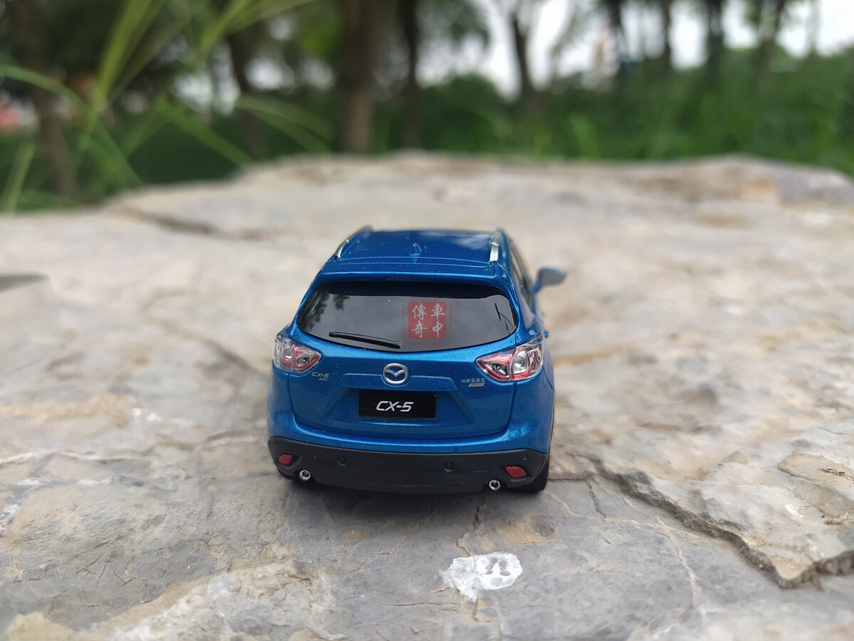 1:43 Mazda CX-5 Blue color model car ( PLASTIC ! Black color