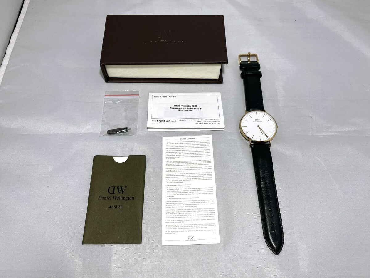 Daniel Wellington Sheffield White Dial Black Leather Quartz