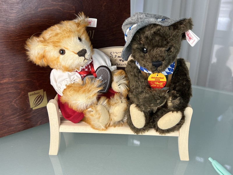 Pelouche 670381 Oktoberfest Ourson Avec Banc - ÃTat Parfait 22cm & 24cm Haut Zus