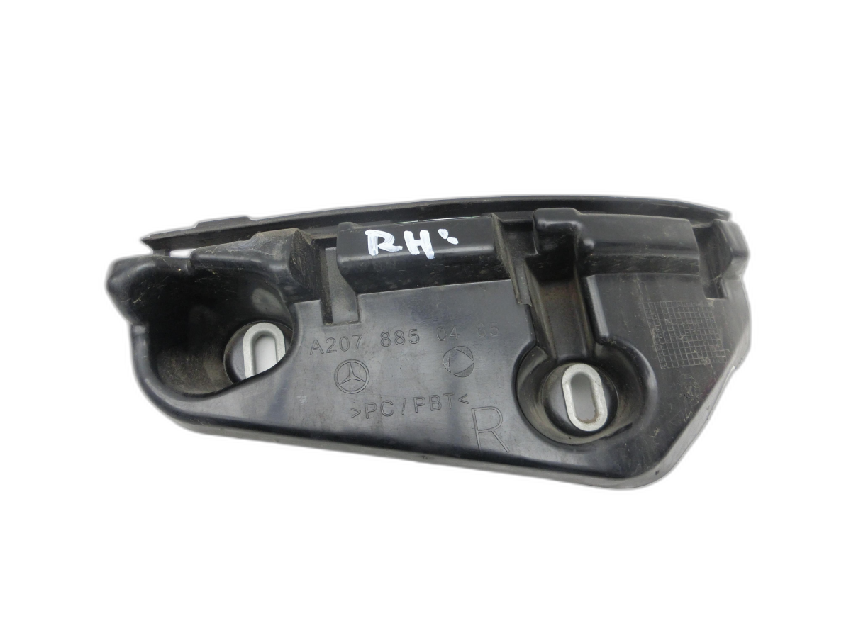 Mercedes A207 C207 E250 11-13 Cabriolet Halter Träger Aufnahme Führung für Stoßstange Recht Hinten  - Bild 1