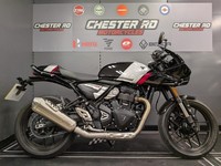 2026 (26) Triumph Thruxton 400 in black