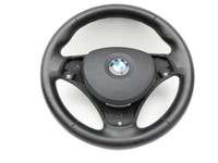 BMW E81 1er 118i LCI 07-13 Sportlenkrad Lenkrad Airbaglenkrad BMW E81 1er 118i LCI 07-13 27.10.2009 0443170... Vorschau 1