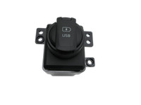 Kia Sorento III UM 15-20 USB Anschluss Ladegerät Ladebuchse Kia Sorento III UM 15-20 11.10.2018 96125-C5010 gebraucht Vorschau 1