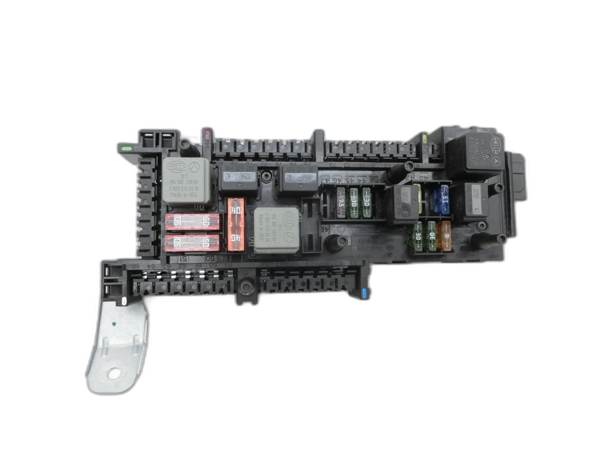 Mercedes W204 S204 C250 07-14 2,5 150KW Sicherungskasten Zentralelektrik  - Bild 1