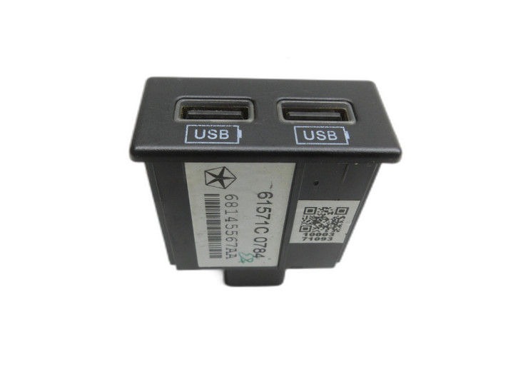 Jeep Grand Cherokee WK2 13-17 USB Buchse Anschluss Jeep Grand Cherokee WK2 13-17 28.08.2014 68145567AA gebraucht Bild 1