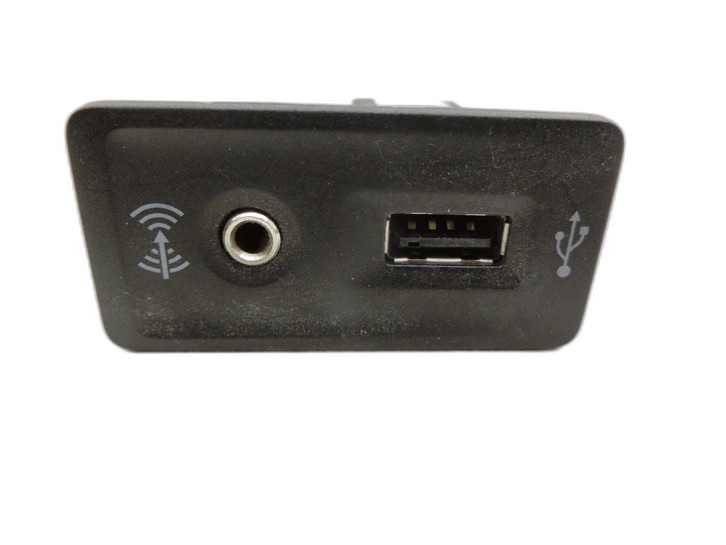 Seat Ibiza FR 6J 15-17 TSi 1,0 81KW Aux Adapter USB Buchse  - Bild 1