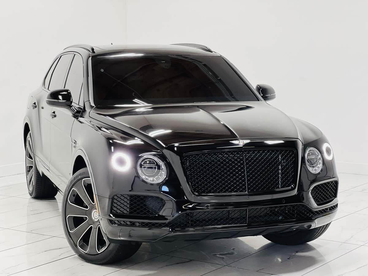 Owner 2020 Bentley Bentayga V8 12500 Miles Spectre  4.0L 8 Cylinders Automatic