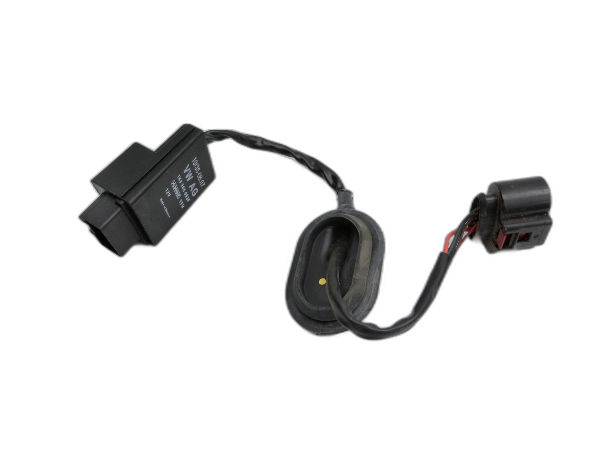 VW Golf 5K 6 VI Variant 08-12 Steuergerät ECU Modul für Kraftstoffpumpe  - Bild 1