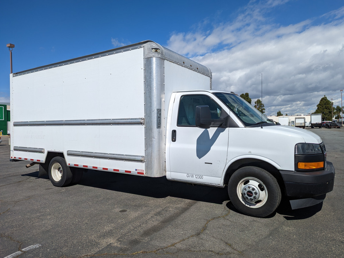 2018 GMC Savana 3500 16FT Box Truck with Loading Ramp 136679 Miles 6.0L V8