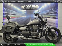 TRIUMPH THUNDERBIRD STORM