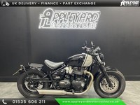 TRIUMPH BONNEVILLE BOBBER 1200