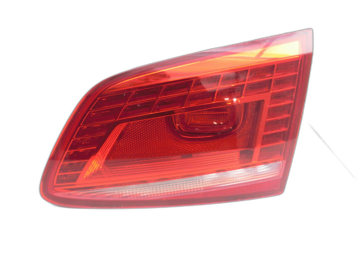 VW Passat 3C B7 10-15 Kombi Rückleuchte Heckleuchte für Klappe Rechts  - Bild 1