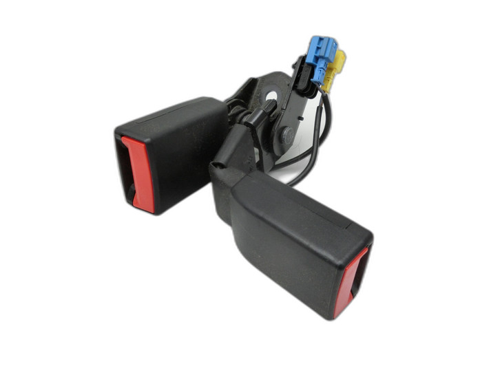 Mercedes W176 A180 12-15  Gurtschloss Rechts und Mitte Hinten  - Bild 1