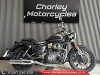 2023 Triumph SUPER METEOR 650 Black 3900 miles retro cruiser bobber naked