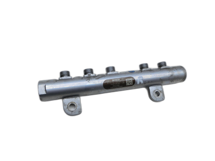 Jeep Grand Cherokee WK2 10-13 CRD 3,0 177KW Verteilerrohr für Hochdruck Verteiler Rechts  - Bild 1
