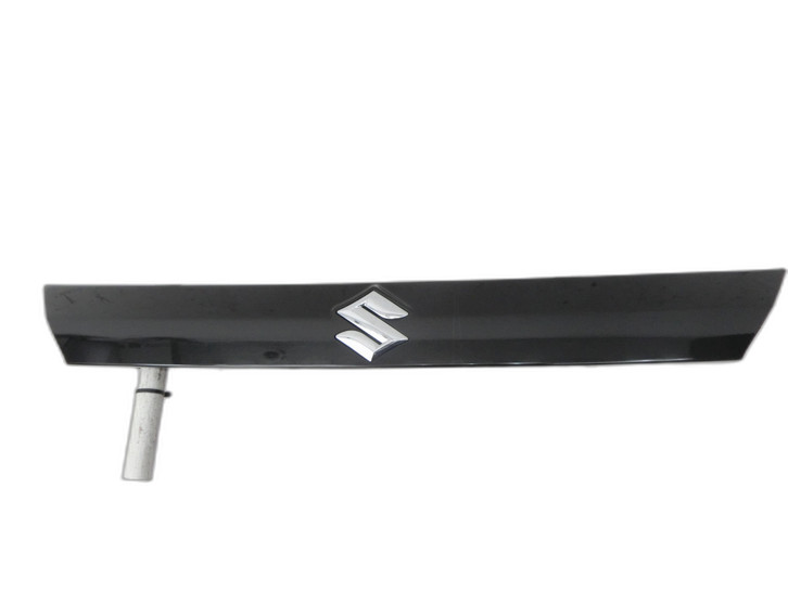 Suzuki Vitara LY 18-24 Blende Griffleiste Heckklappe Heckblende Emblem Leiste Suzuki Vitara LY 18-24 18.07.2019... Bild 1