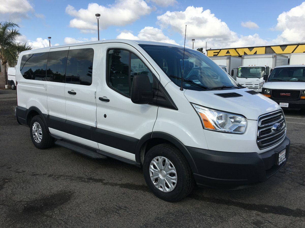 2016 Ford Transit150 Low Roof 8 Passenger Van Xlt B06575