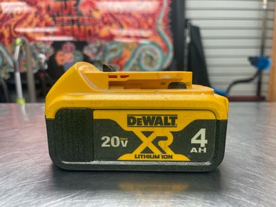 USED DEWALT DCB204 20V 4AH LI-ION BATTERY (QUC022821)