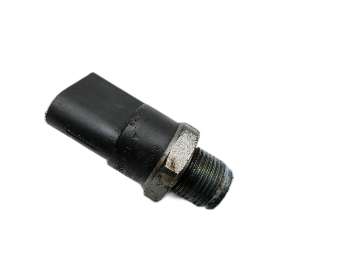 Audi A6 4F C6 05-08 Sensor Drucksensor Kraftstoffdruck Raildrucksensor Links  - Bild 1