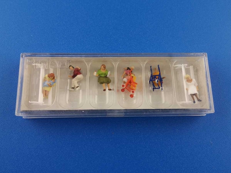 Preiser 10522 - Figurines, Femmes Assises, Avec Poussette Ou Sur Un Banc Ho